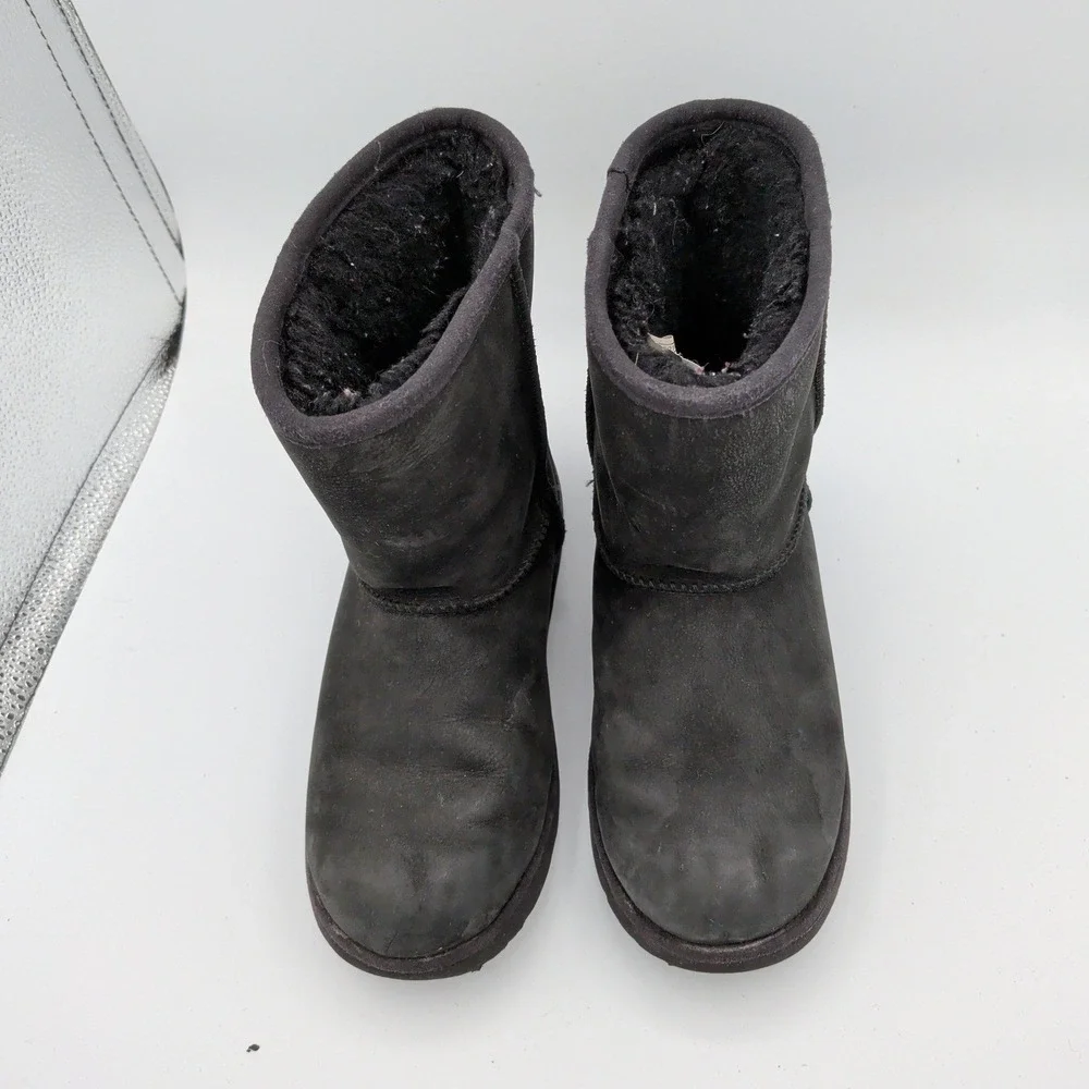 UGG Classic Short II Black Leather Sheepskin Boot Waterproof Girls 3 101964K Kid